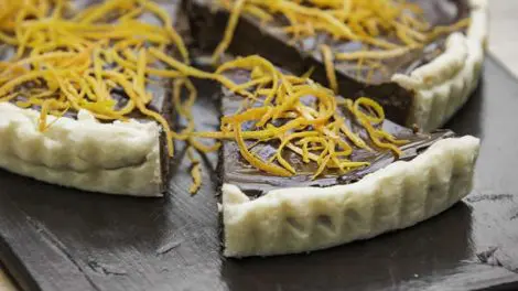 Tarte crémeuse au chocolat et à l'orange