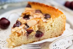 Gâteau aux amandes et cerises