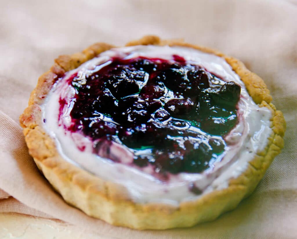 Tartelettes aux cerises à la crème