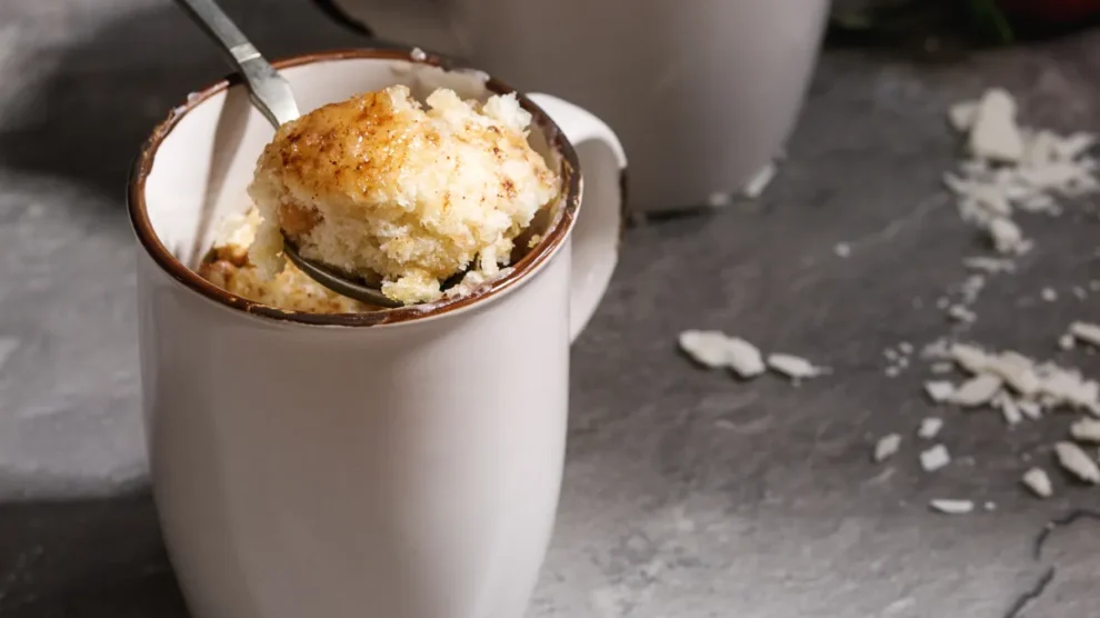 Mug cakes au chocolat blanc et à la vanille